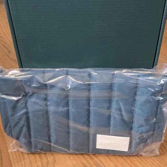 DRMTLGY Skincare Set - Blue and White - Picture 6 of 8